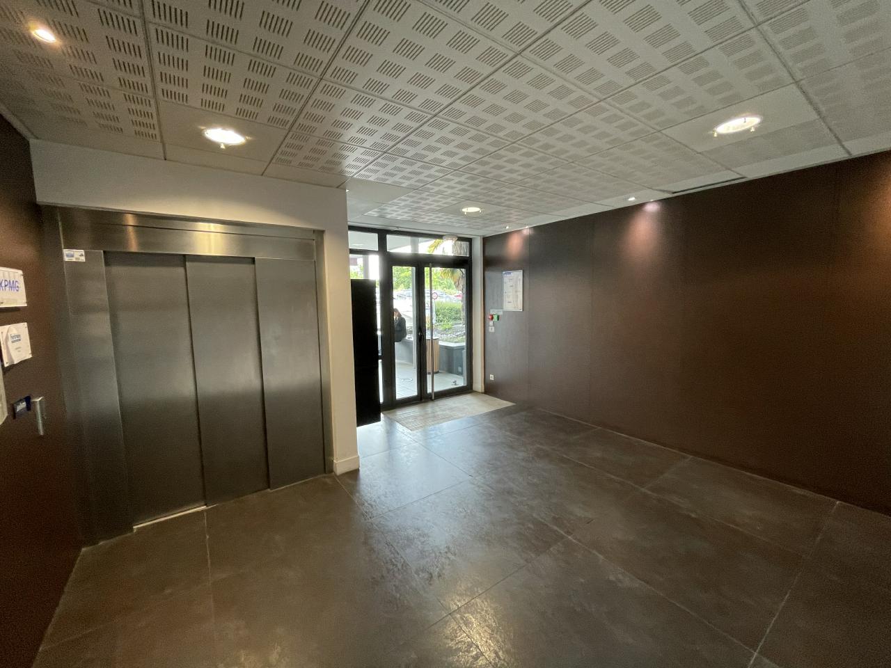 Bureau Tours 715m² Location bureau Tours Indre-et-Loire OLBUR2423590 10